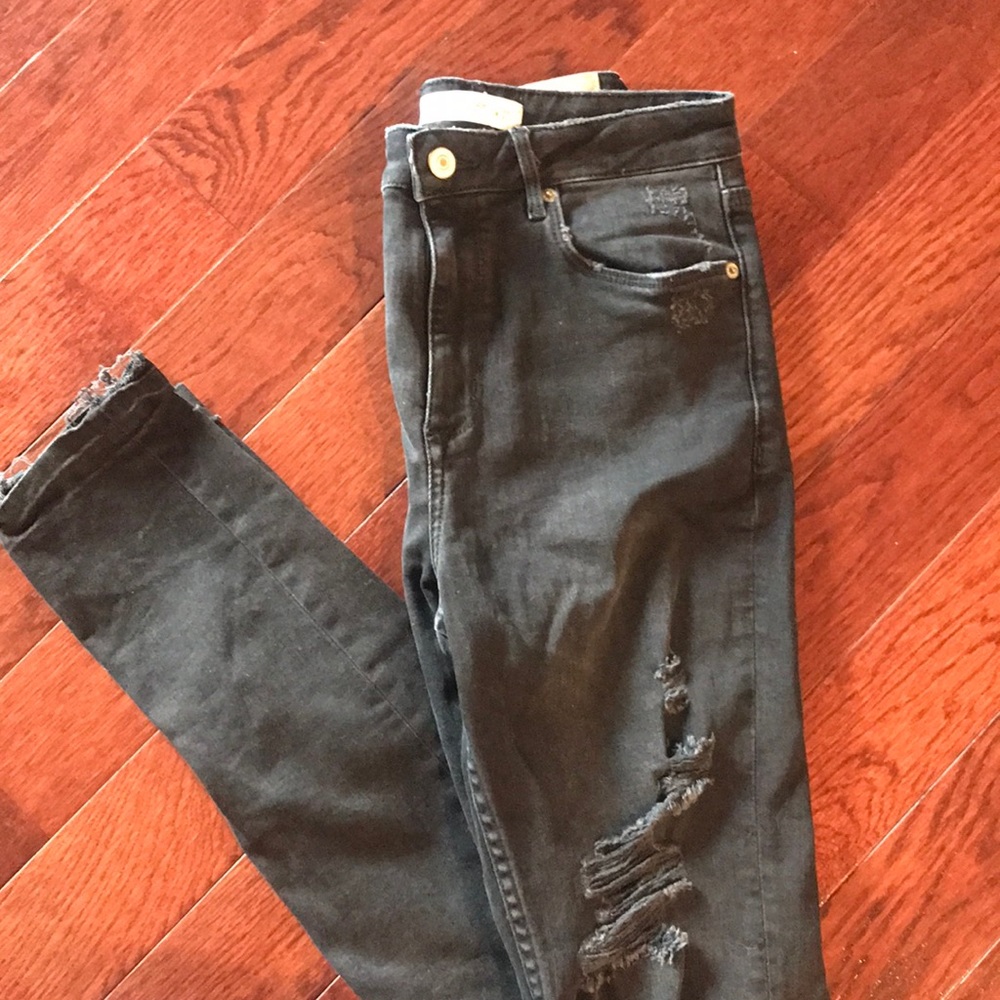 Abercrombie size 4 skinny distressed  black jeans